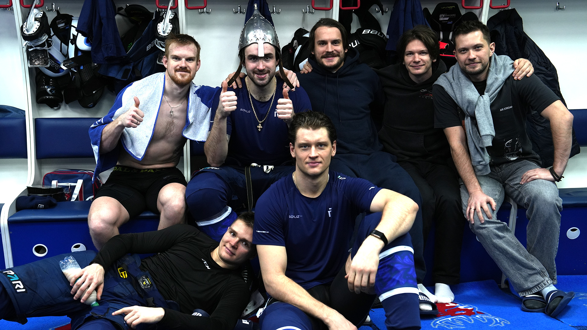 Победная раздевалка после матча с «Драконами»